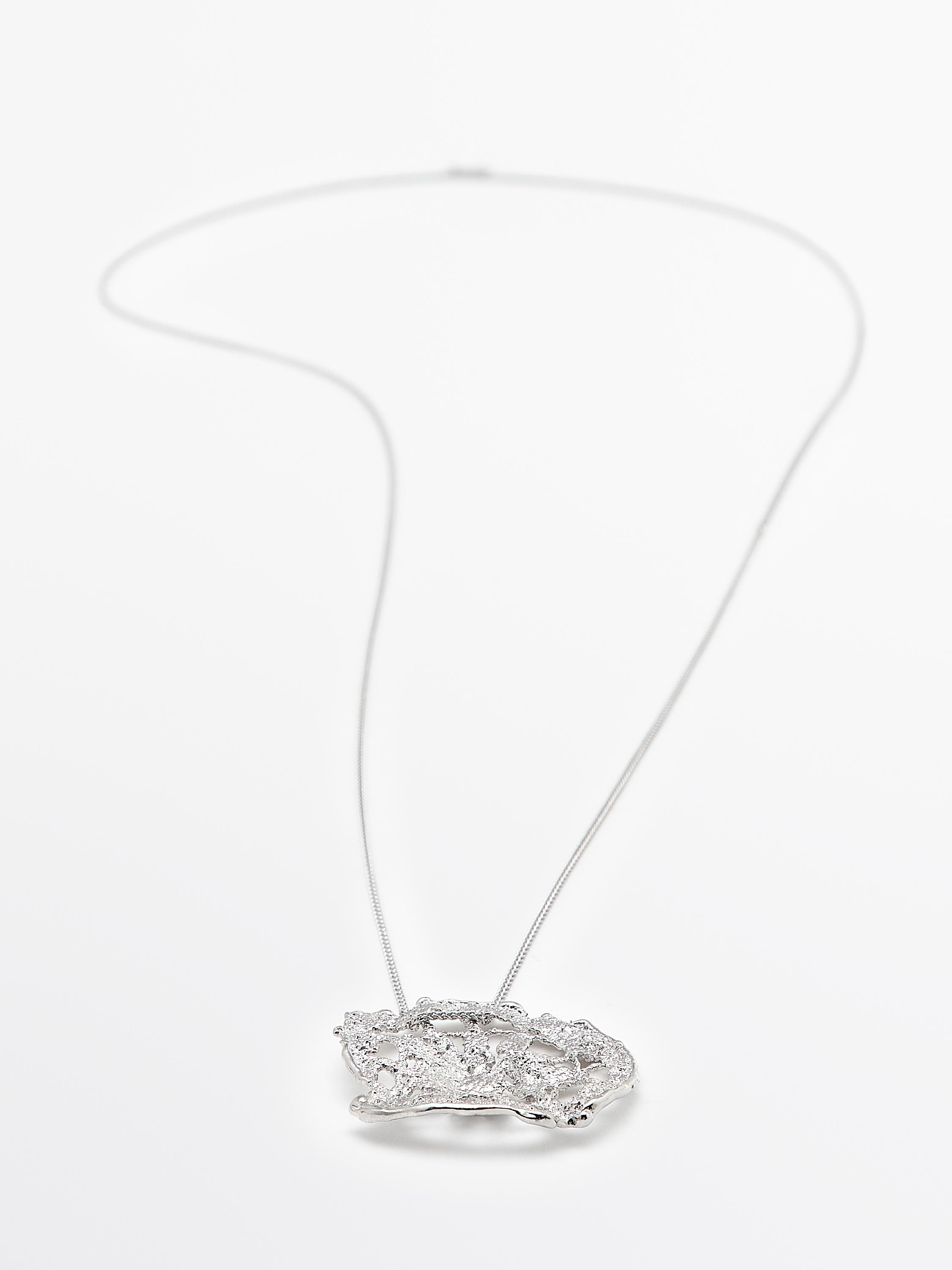 Collier pendentif pièce dentelle